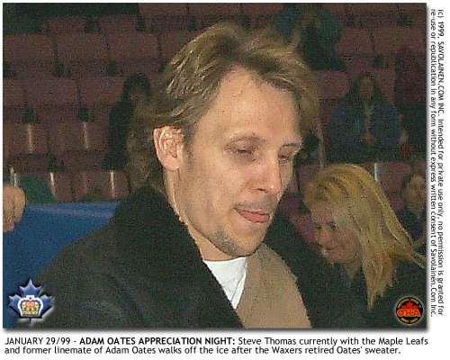 Steve Thomas walks off the ice after Oates' #10 retirement ceremony